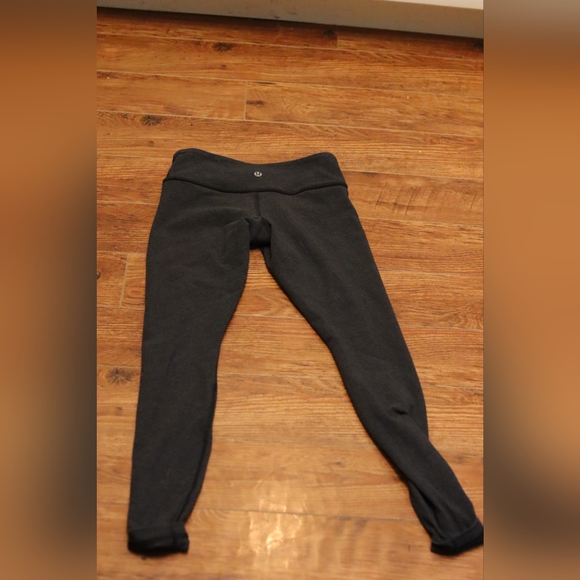 Lulu leggings size 4 - Picture 2 of 7